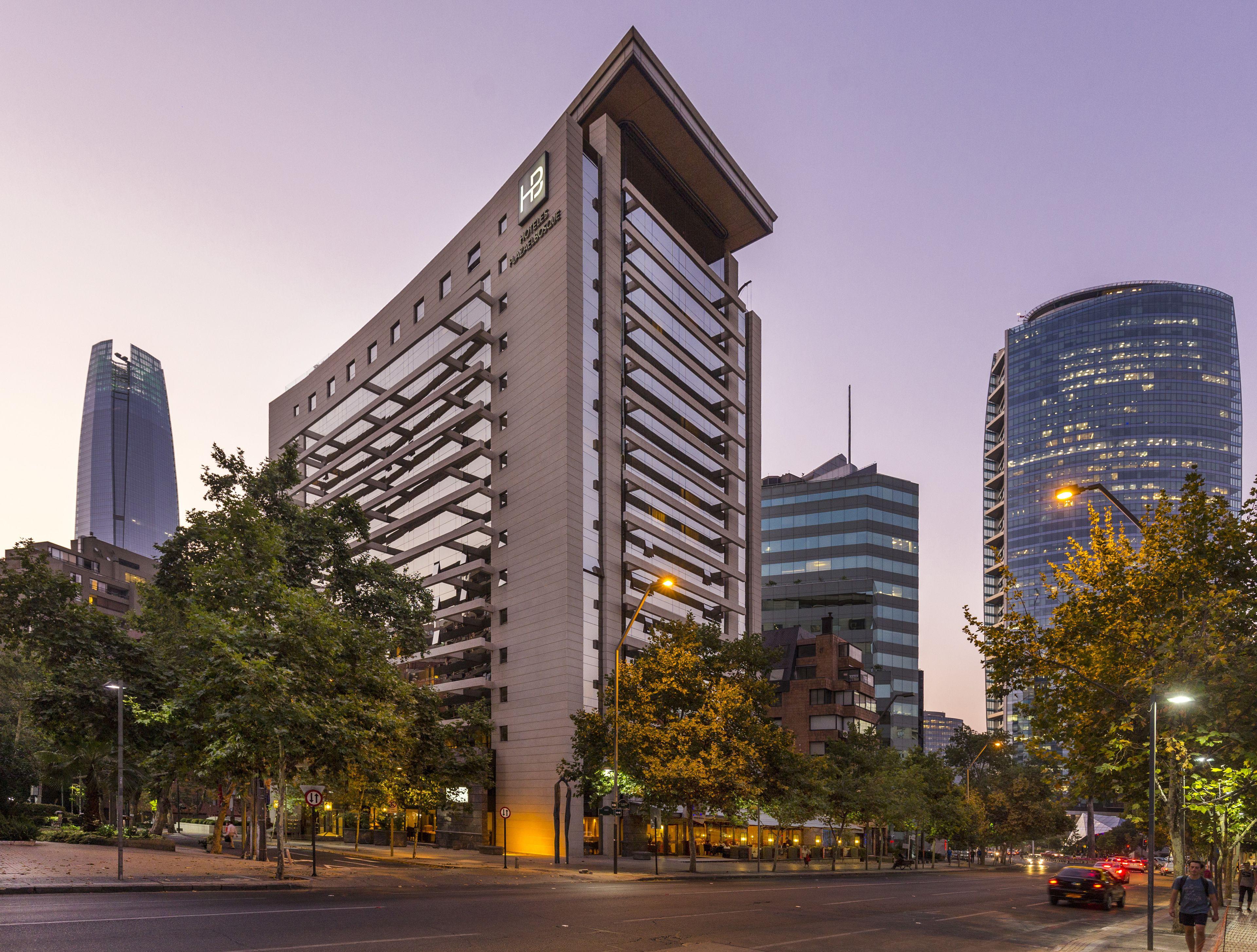Plaza El Bosque Ebro, Santiago